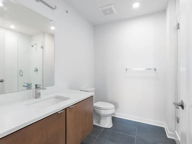 Graduate Pointe — Photo 13
