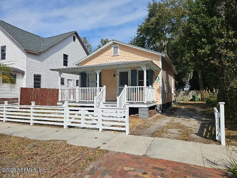 816 Oak St