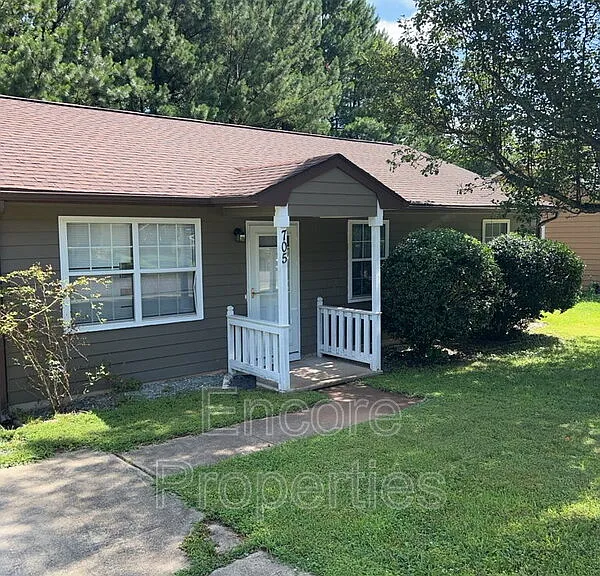 705 Piper St — Photo 1