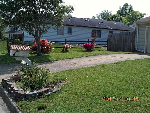 3rd image of 825 Darden Dr