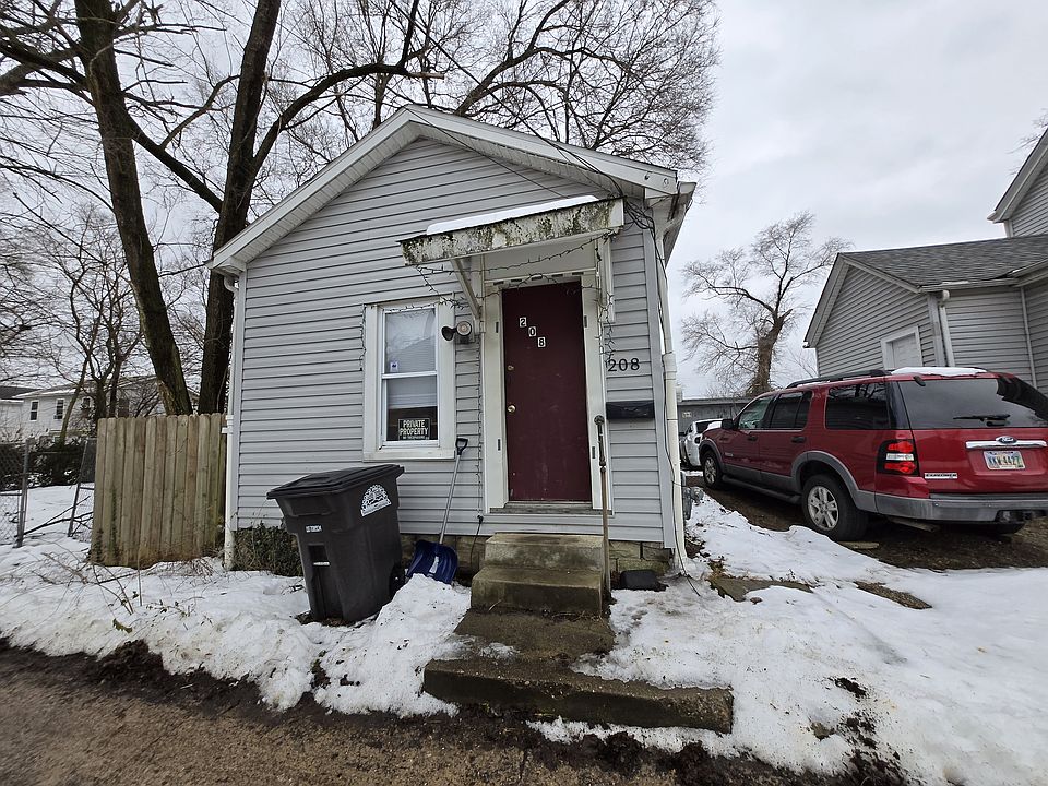 2nd image of 208 Elm St