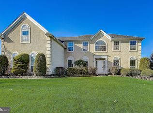 15 Chambord Ln, Voorhees, NJ 08043