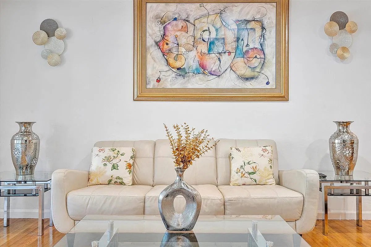 2 bed, 1.0 bath, 2278 sqft, $2,500 — Photo 3