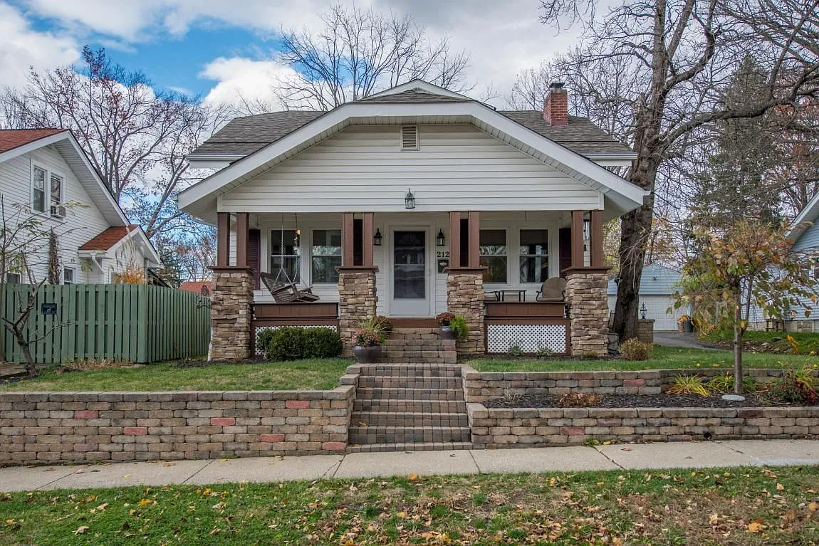 212 E Longview Ave photo 1