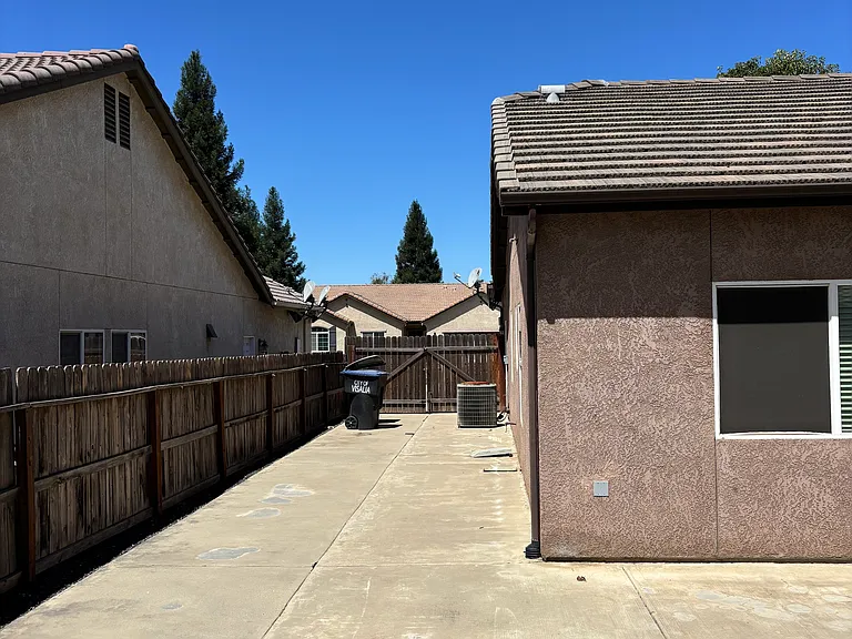 3010 S Cedar St — Photo 9