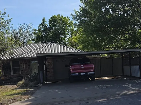 701 Avenue G SW, Childress, TX 79201