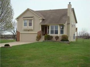 20465 Sunset St, Spring Hill, KS 66083