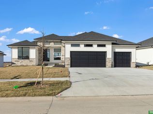 5432 Kestrel Pkwy, Elkhorn, NE 68022