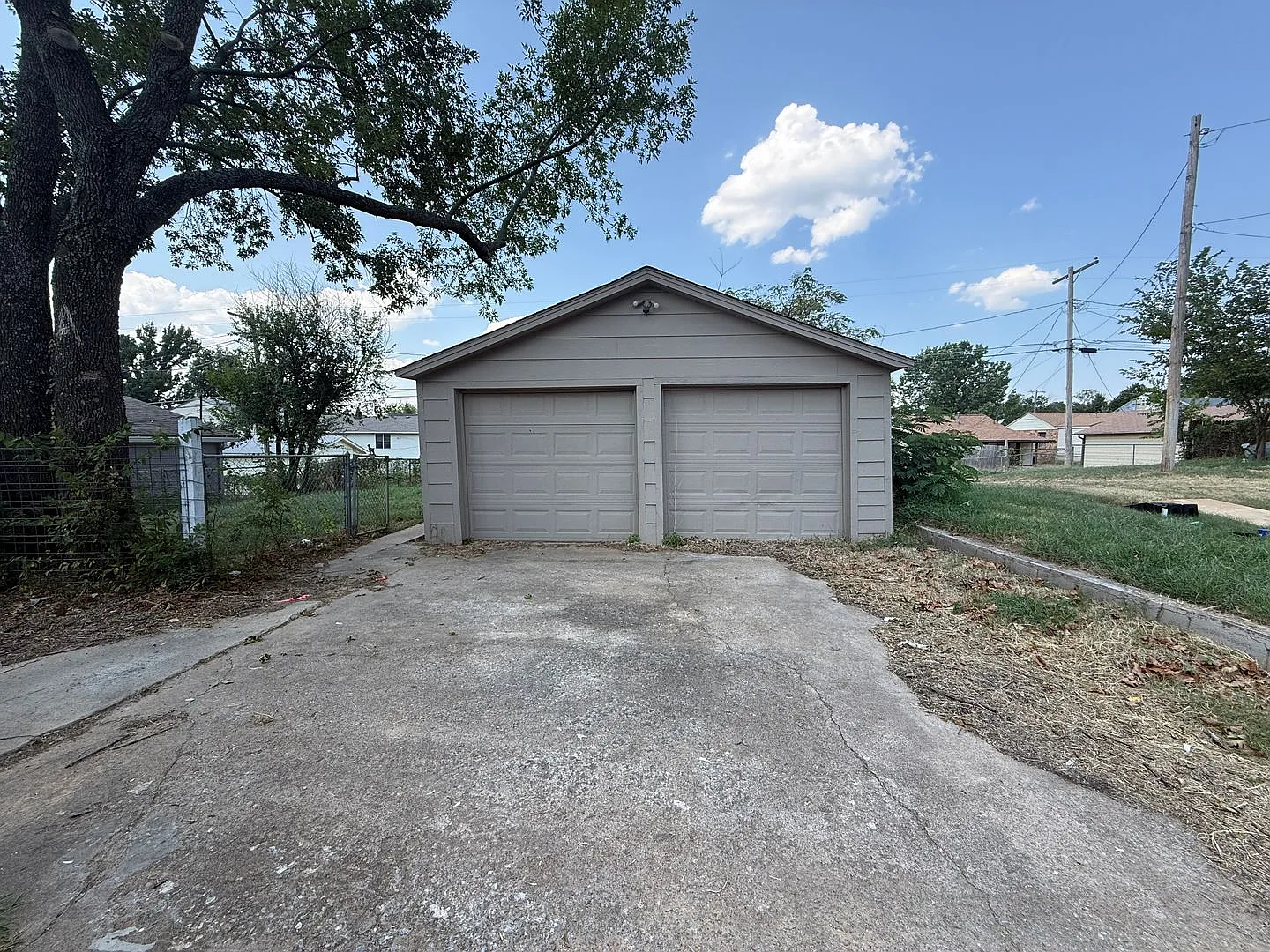 2 Bedroom in Sand Springs! — Photo 3