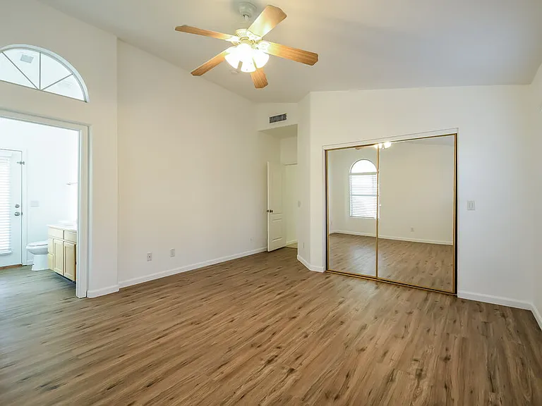 9528 W Clara Ln — Photo 9
