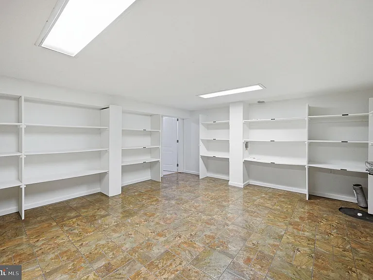 5610 Cavalier Woods Ln — Photo 42