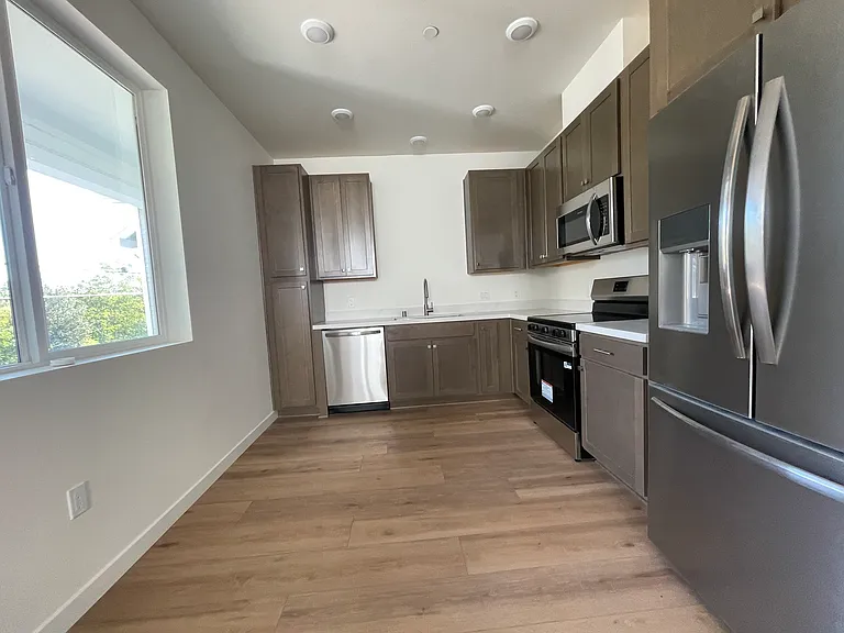 3 Healdsburg Ave — Photo 3