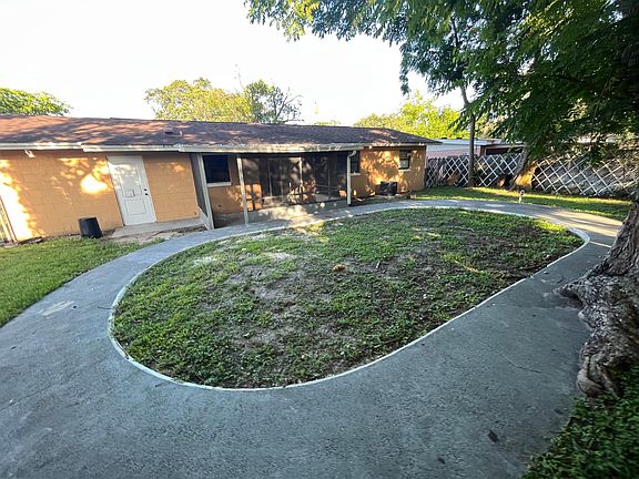 4th image of 2216 Villano Ave