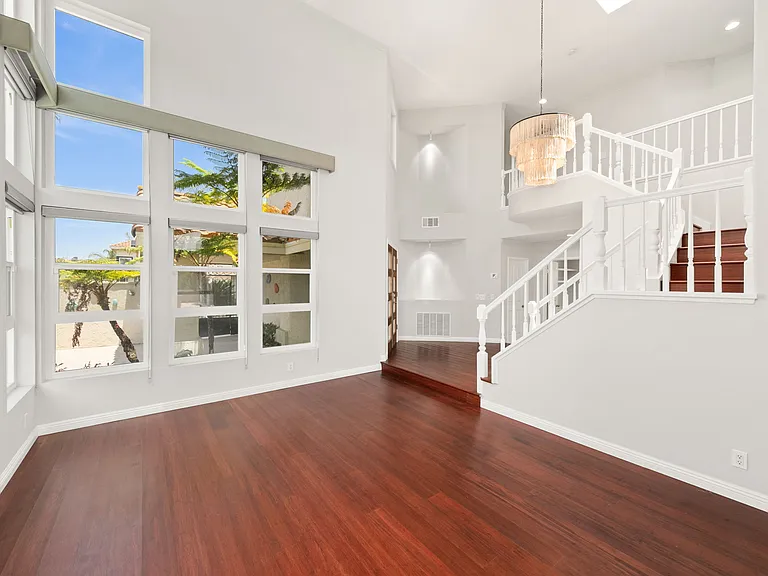 1068 Pacific Hill St — Photo 8
