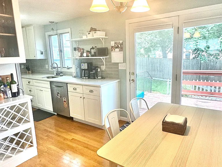 28 Evergreen Ave #28 — Photo 18