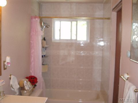 5th image of 94 Debevoise Ave