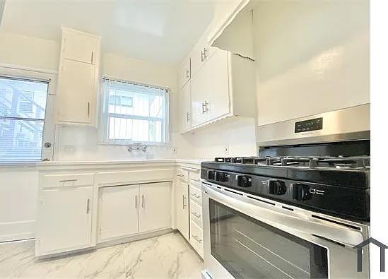 12347 Riverside Dr — Photo 4