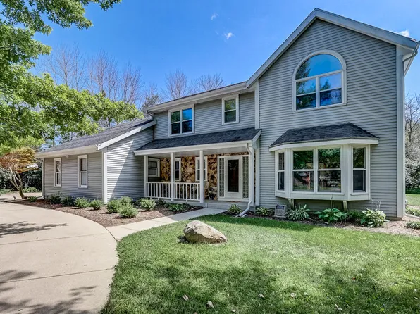 9435 W Huntington Dr, Mequon, WI 53097