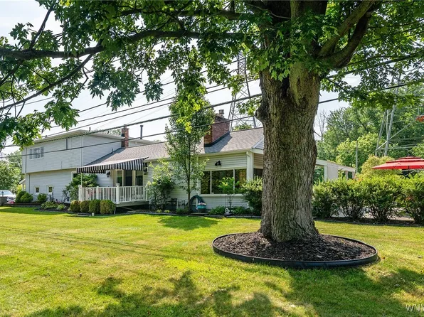 570 Creekside Dr, Tonawanda, NY 14150