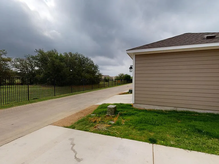 1708 Artesian Springs Xing — Photo 21