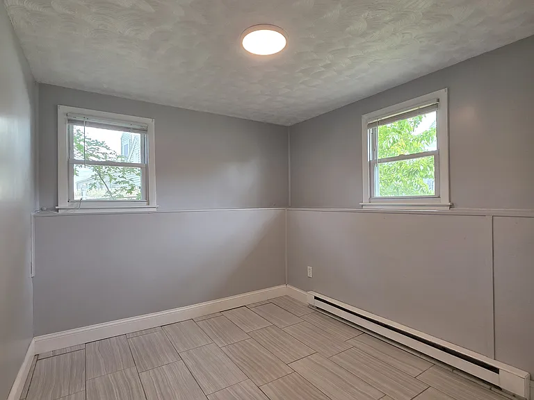 79 Newell St 1stFlr 2B/1B FreshPaint PrivEntry! Laundry! Prkg NOPets — Photo 6
