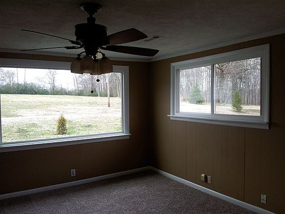 6-Living room and view outside