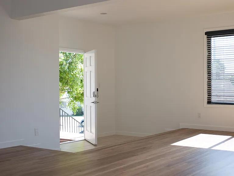 8418 Loyola Blvd — Photo 15