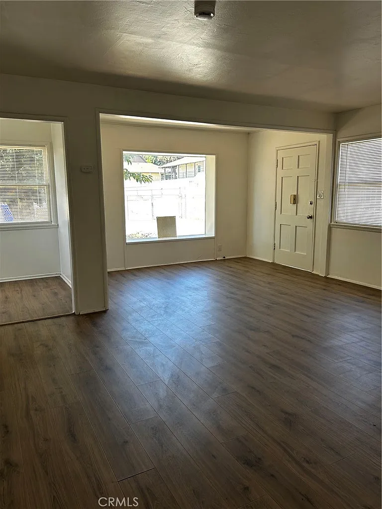 3 bed, 1050 sqft, $2,300 — Photo 4