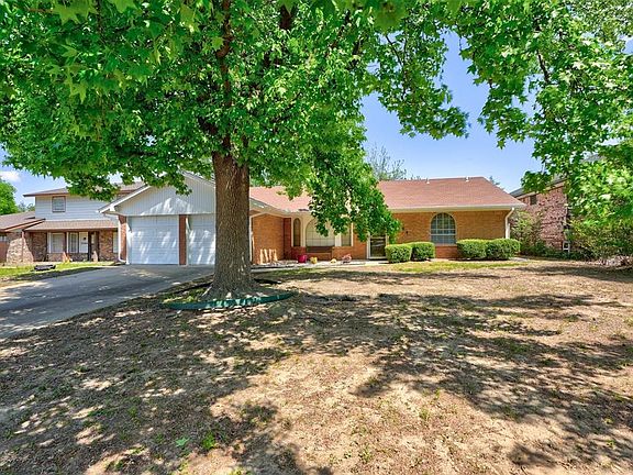 2nd image of 2904 N Redmond Ct
