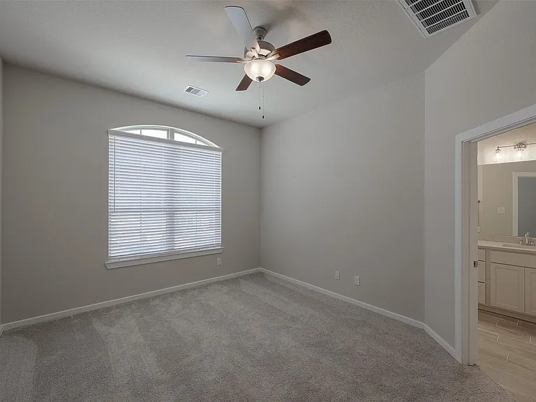 115 Handley Dr — Photo 13