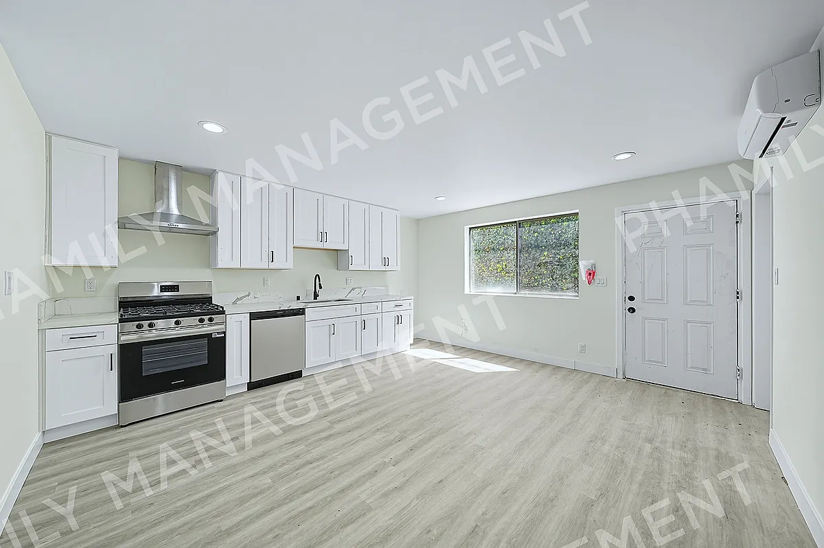 Building Photo - 332 W Lomita Ave #C