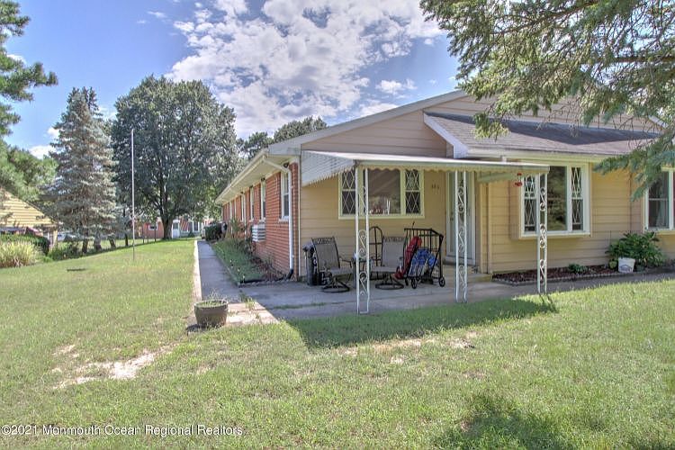 1st image of 28C Lexington Dr