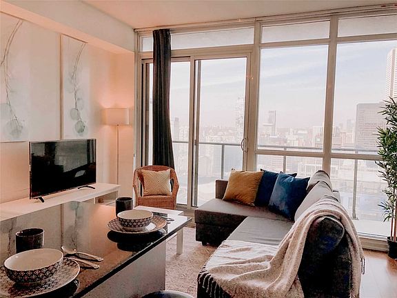 4th image of 55 Bremner Blvd #4703