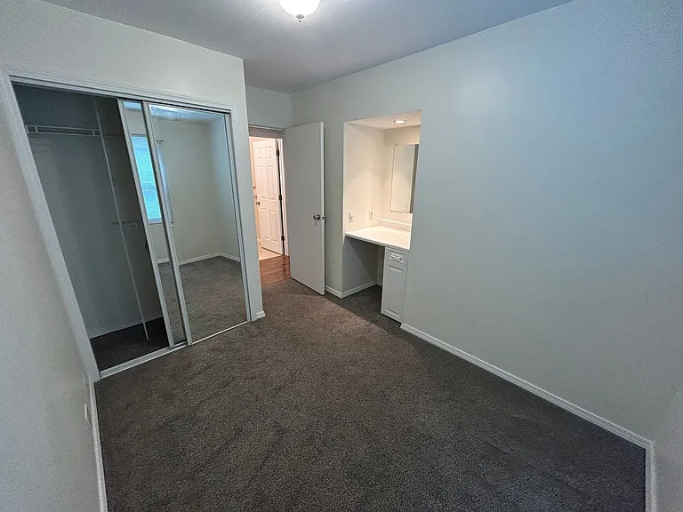 1700 W Granview Dr — Photo 6
