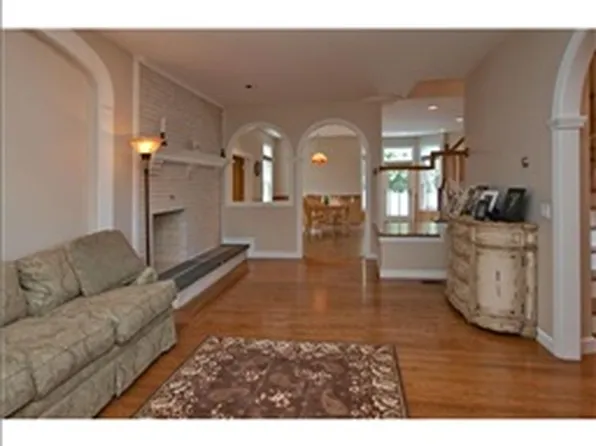 4 Howland Farm Rd, East Greenwich, RI 02818