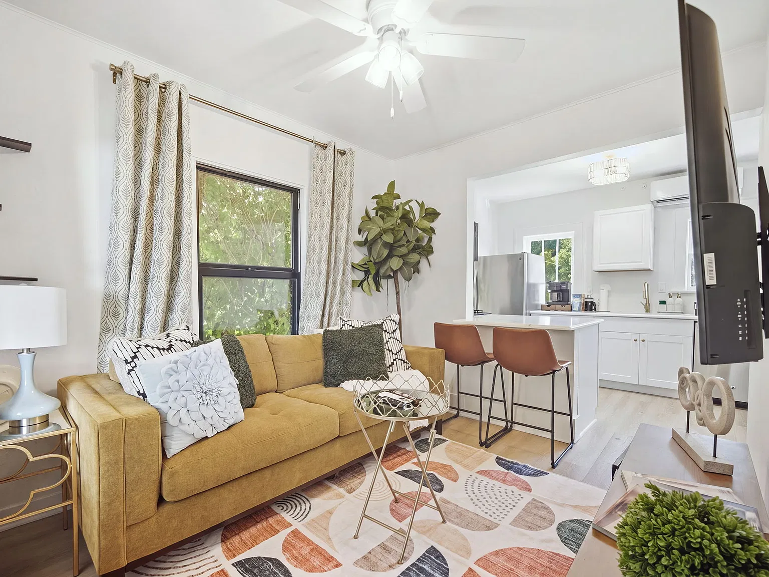 2 bed, $2,900 — Photo 2