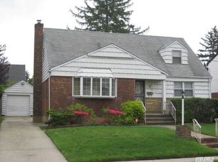 54 Margaret Dr, Valley Stream, NY 11580