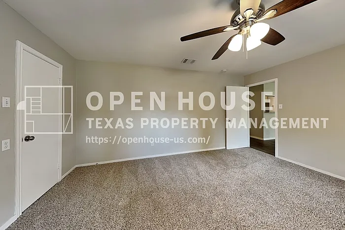 3419 Shadowcrest Ln — Photo 11