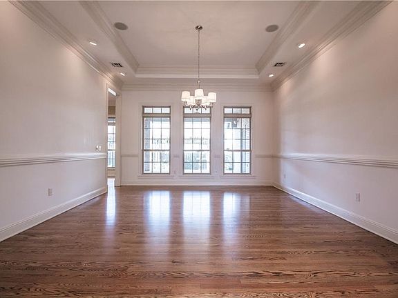 3rd image of 6 S Mission Hills Cir