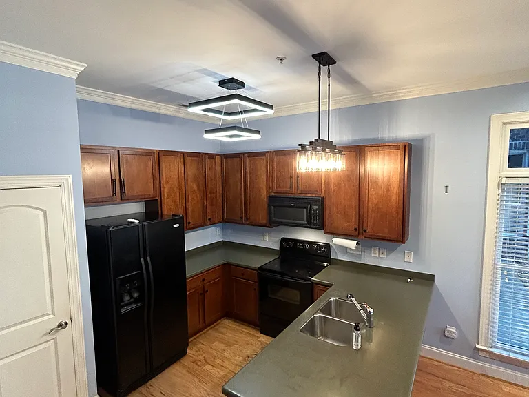 622 N Elm St #H — Photo 9