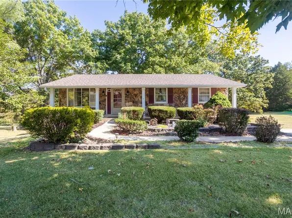 1132 Vicksburg Dr, Festus, MO 63028