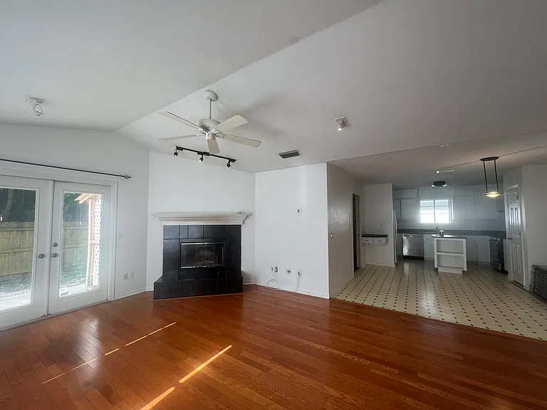 2857 SW 40th Pl — Photo 3