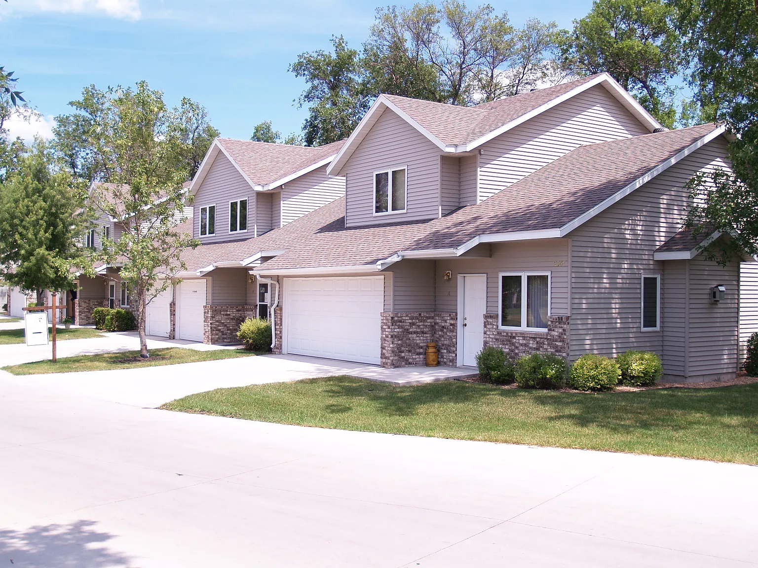Mistwood Townhomes — Photo 1