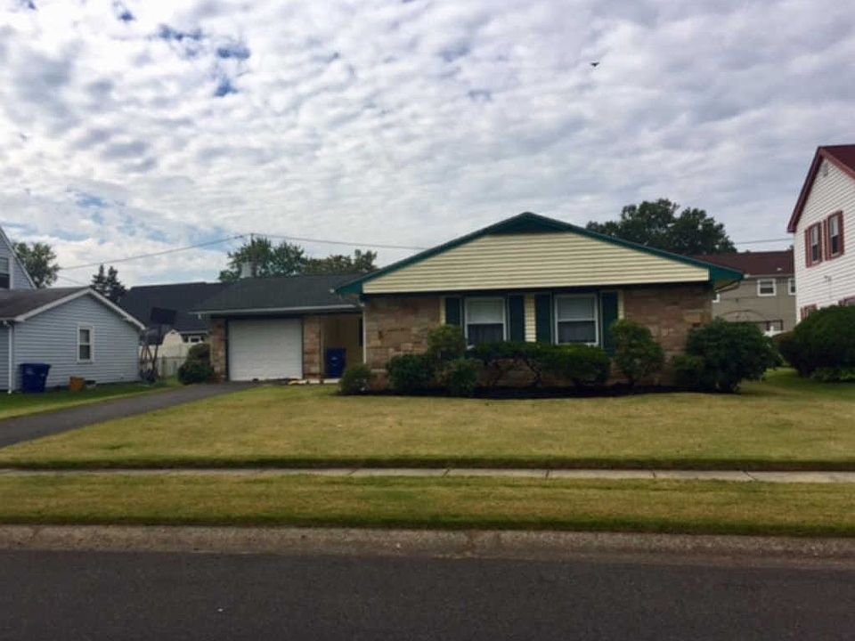 2nd image of 128 Harrington Cir