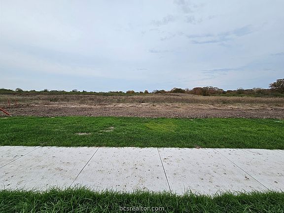 3rd image of 2820 Captain Ct