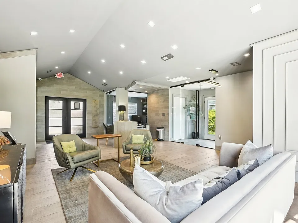 Stonebrook Apartments