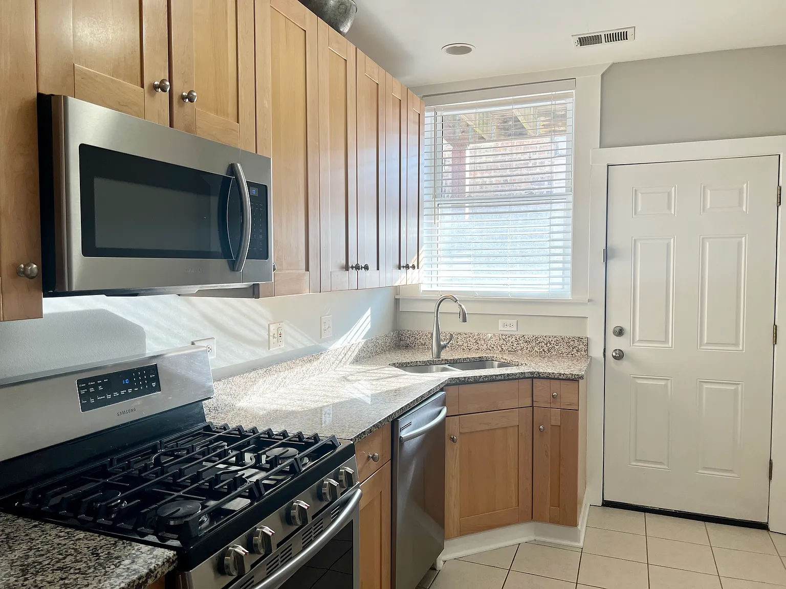 2 bed, $2,395 — Photo 4