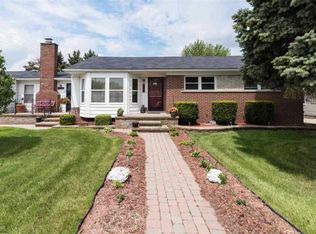 20717 Broadacres St, Clinton Township, MI 48035