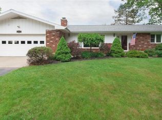 1849 S Cambridge Dr, Saint Joseph, MI 49085