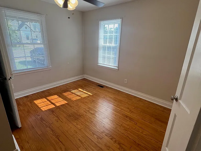 1114 Stevens Ave NE — Photo 8
